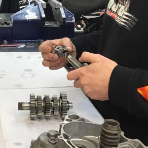 Moto SR Workshop Hands
