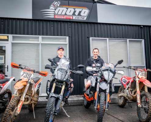 Scotty Joey in front of MotoSR shop (1)